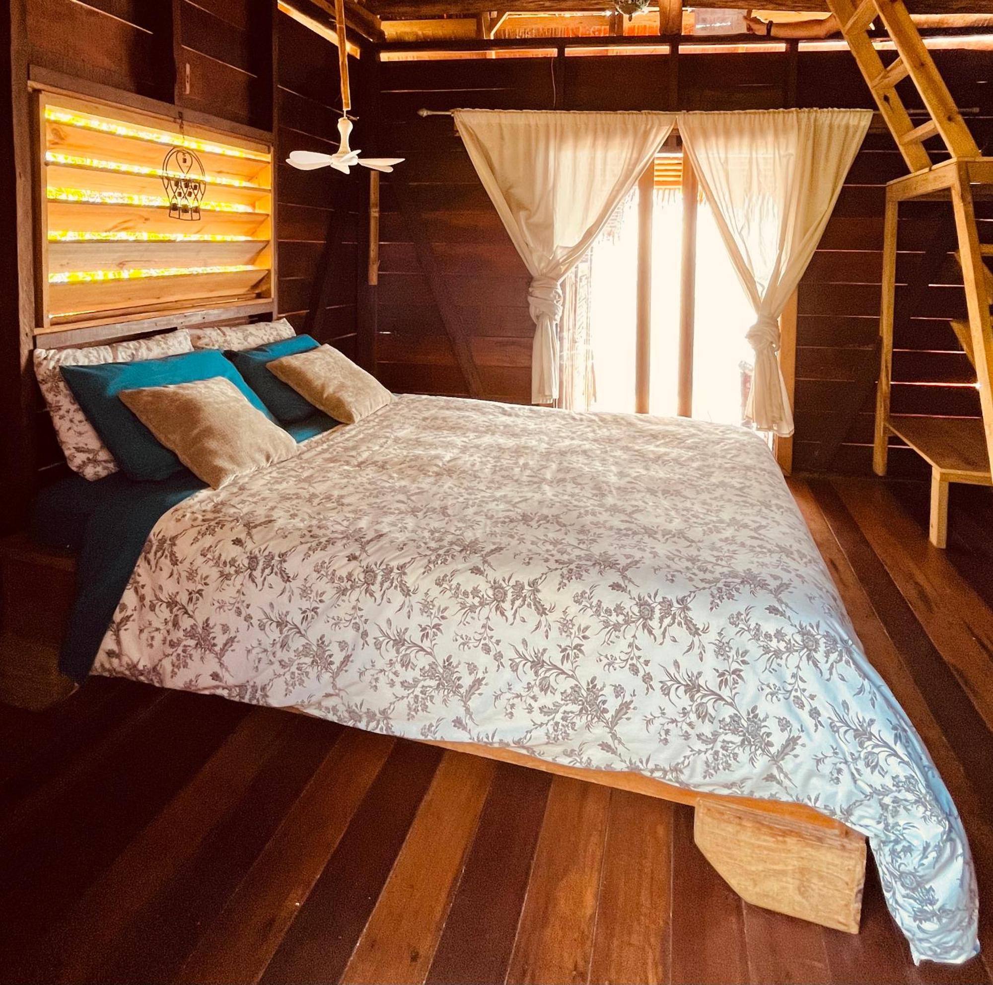 Urraca Monkey Island Eco Resort (Adults Only) Punta Laurel Exterior photo